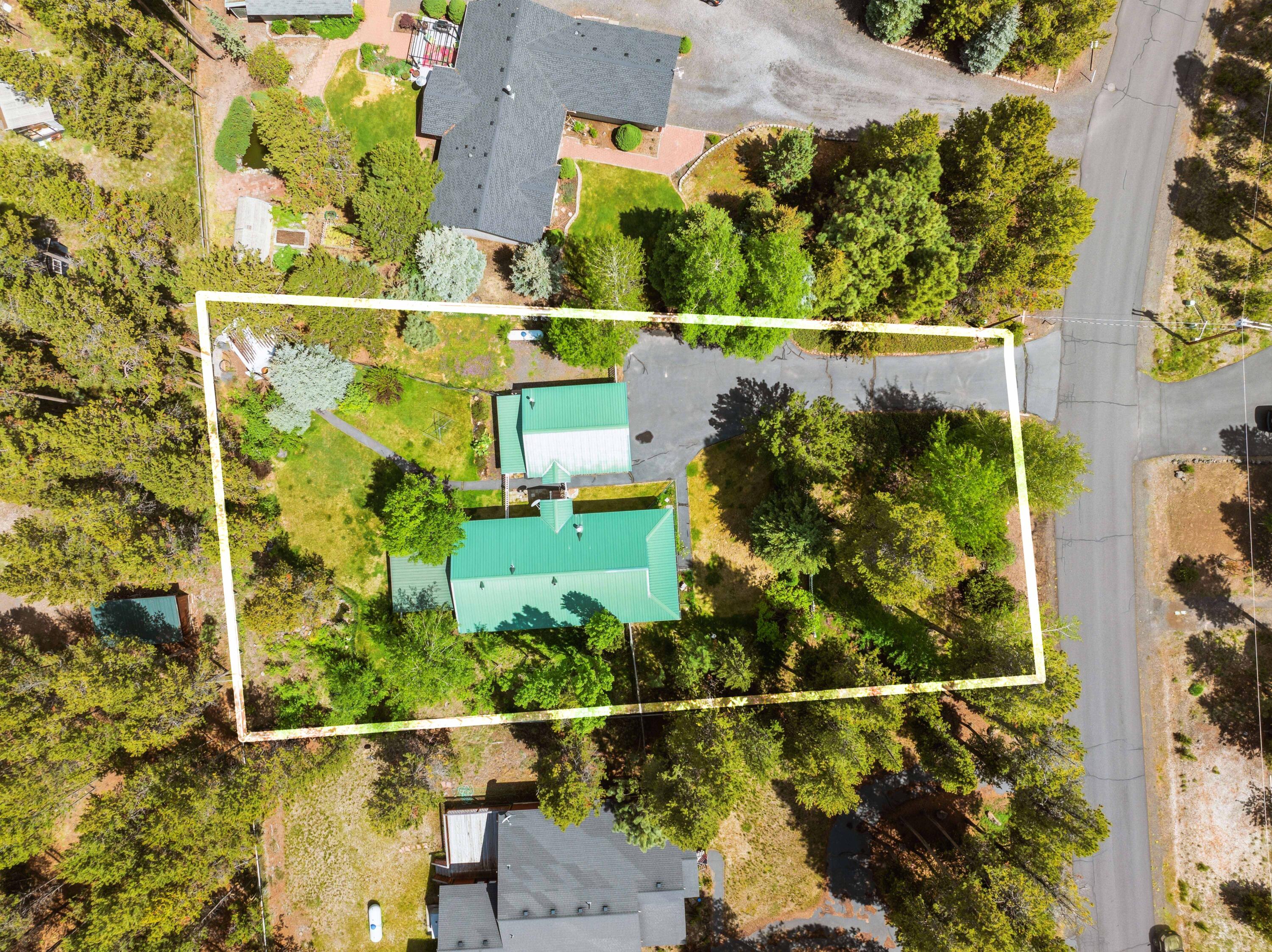 55885 Osprey Road Bend, OR 97707 - Photo 49 of 58 Aerial view with generalized estimated property boundary.