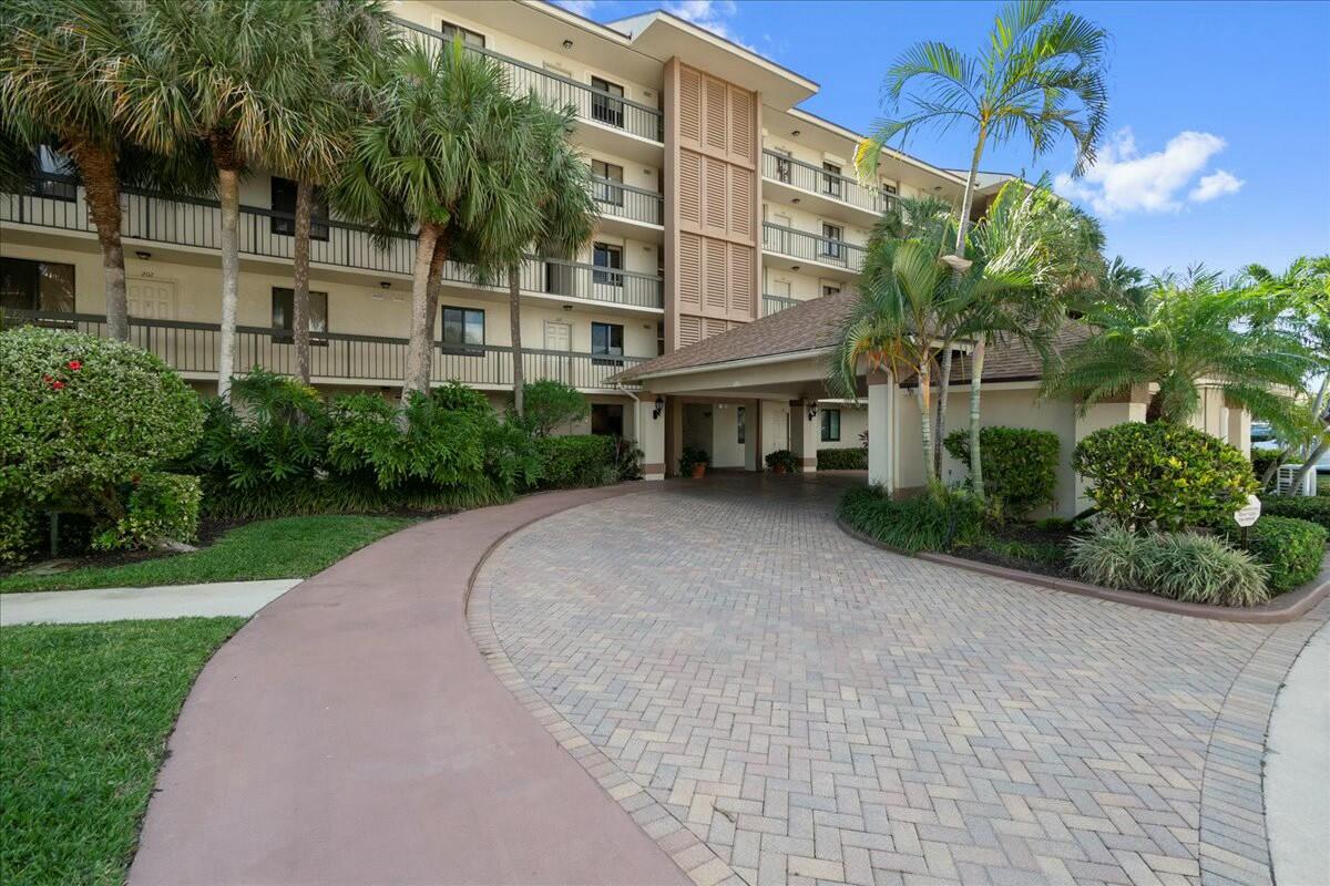 2601 Marina Isle Way, Unit 103 Jupiter, FL 33477 - Photo 56 of 56 a view of a building with a yard