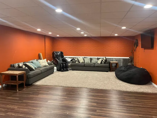 8909 East 200 North, Loogootee, IN 47553