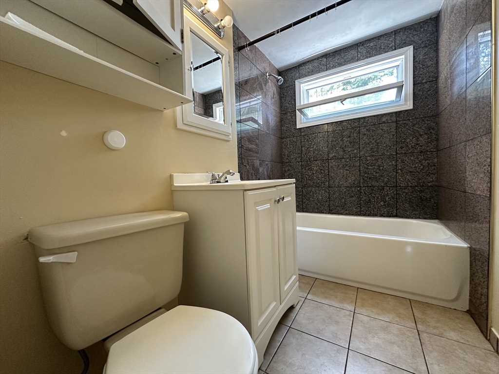177 Johnson Street Springfield, MA 01108 - Photo 17 of 23 a bathroom with a toilet a sink and bathtub