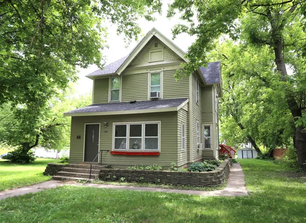 $274,900 | 209 4th Street East, Carver, MN 55315