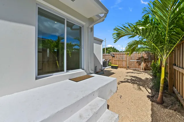 $799,000 | 3400 Parker Avenue, West Palm Beach, FL 33405