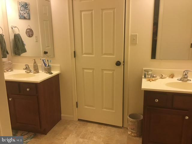 646 Saddle Road Palmyra, PA 17078 - Photo 10 of 18 Jack n Jill Bath - between beds 2 and 3