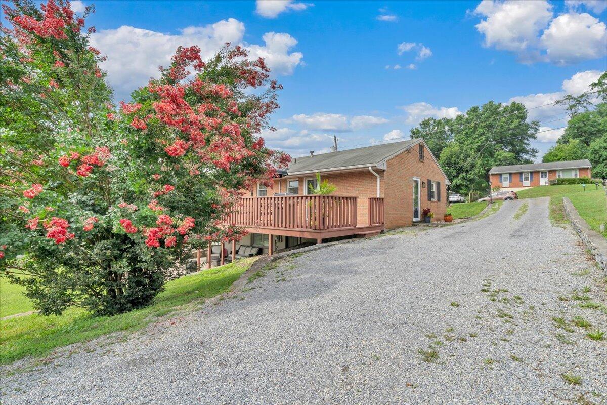 729 Kenyon Road Vinton, VA 24179 - Photo 46 of 54 46-MIB00917