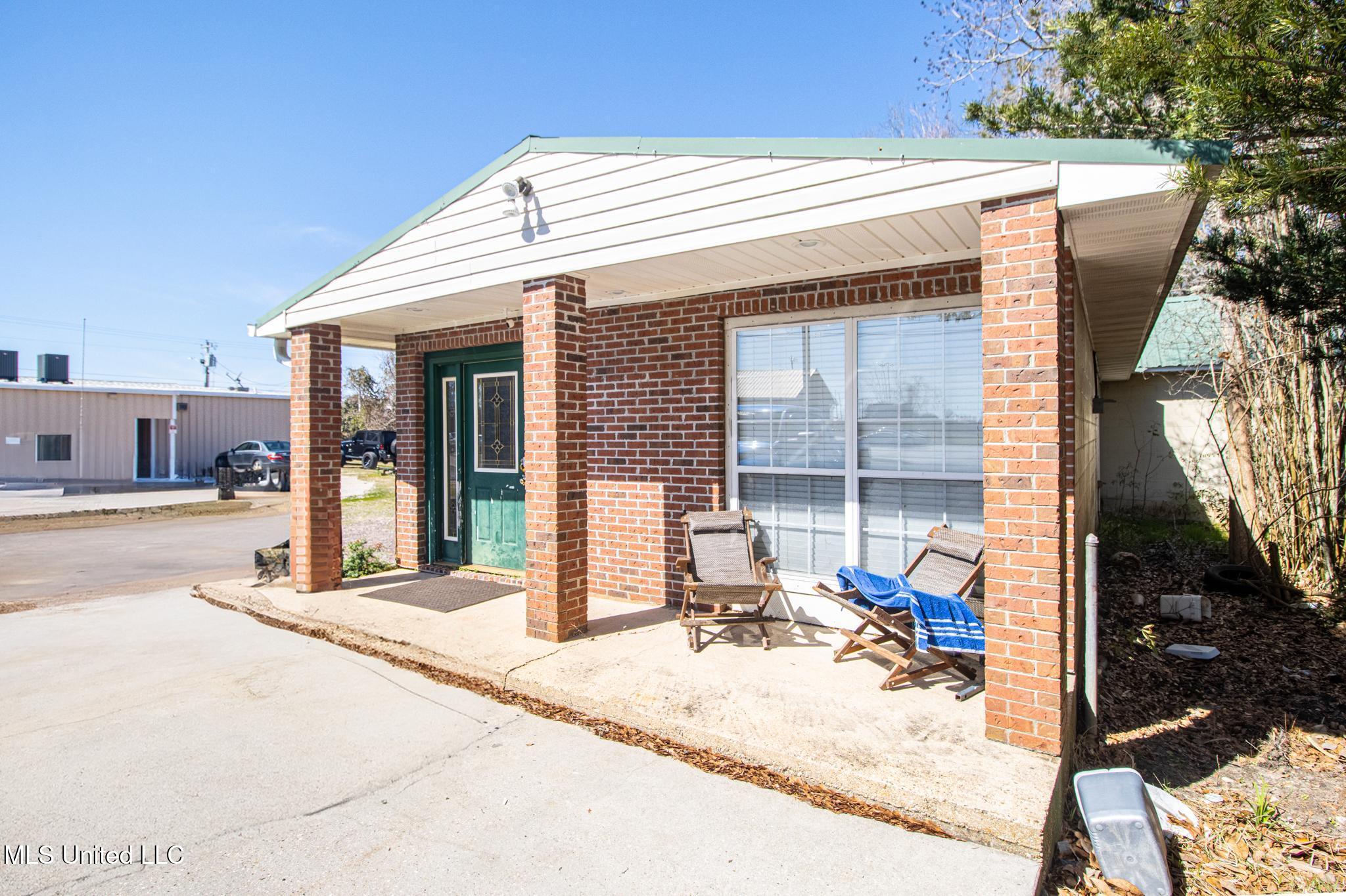 3222 Toncrey Road D'Iberville, MS 39540 - Photo 6 of 20 3222 toncrey 9