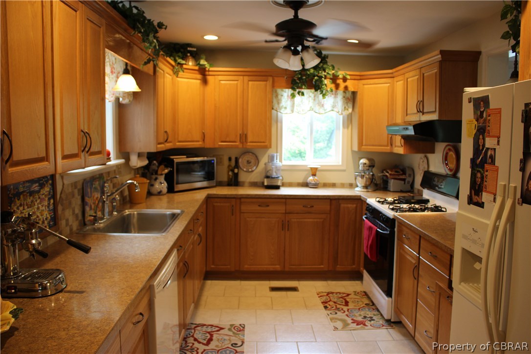 2464 Old Ferry Road Hudgins, VA 23076 - Photo 12 of 48