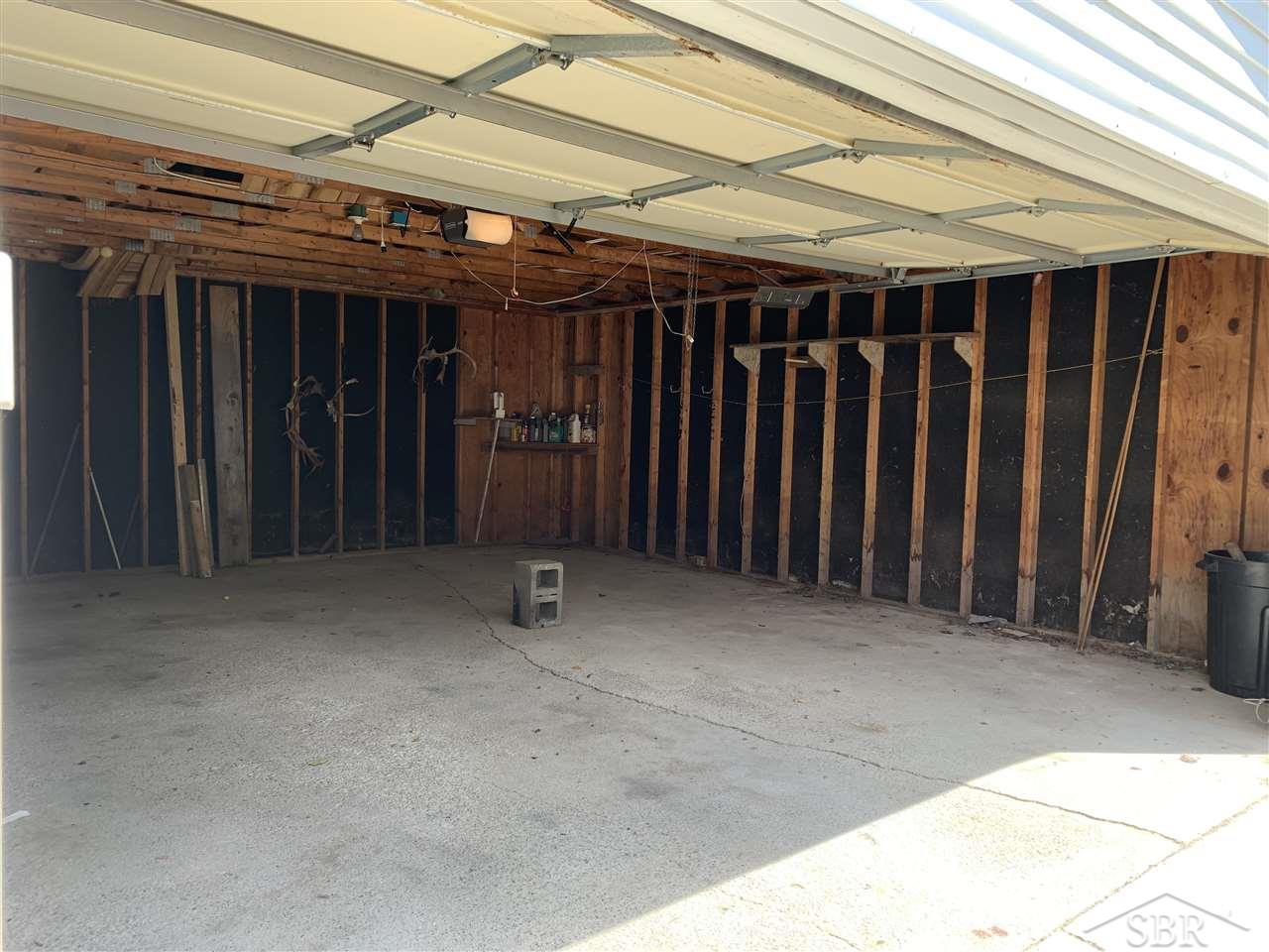 3895 East Road Saginaw, MI 48601 - Photo 6 of 22 50018216-5.JPG