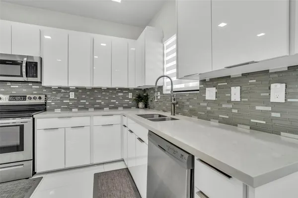 $1,200,000 | 21301 Southwest 132nd Court, Miami, FL 33186