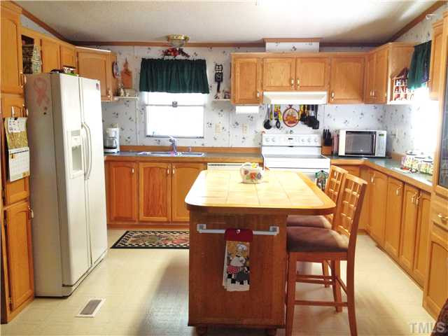 400 Red House Road Smithfield, NC 27577 - Photo 12 of 16 Kitchen