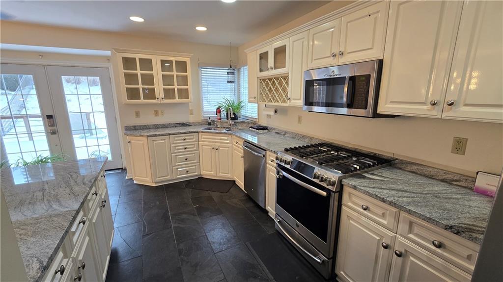 243 Augusta Street Pittsburgh, PA 15211 - Photo 4 of 43