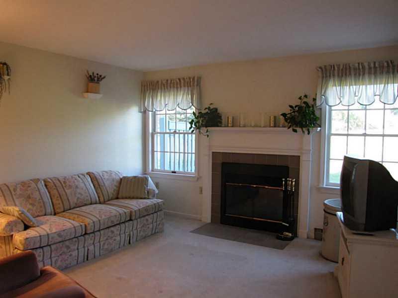 27 Winterberry Court, Unit 27 Cumberland, ME 04021 - Photo 3 of 35 Living Room.