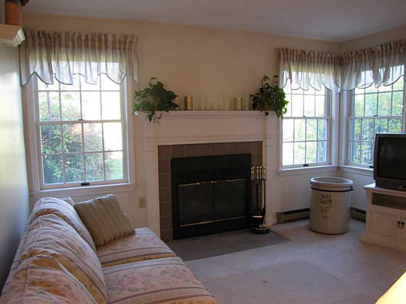 27 Winterberry Court, Unit 27 Cumberland, ME 04021 - Photo 4 of 35 Living Room.