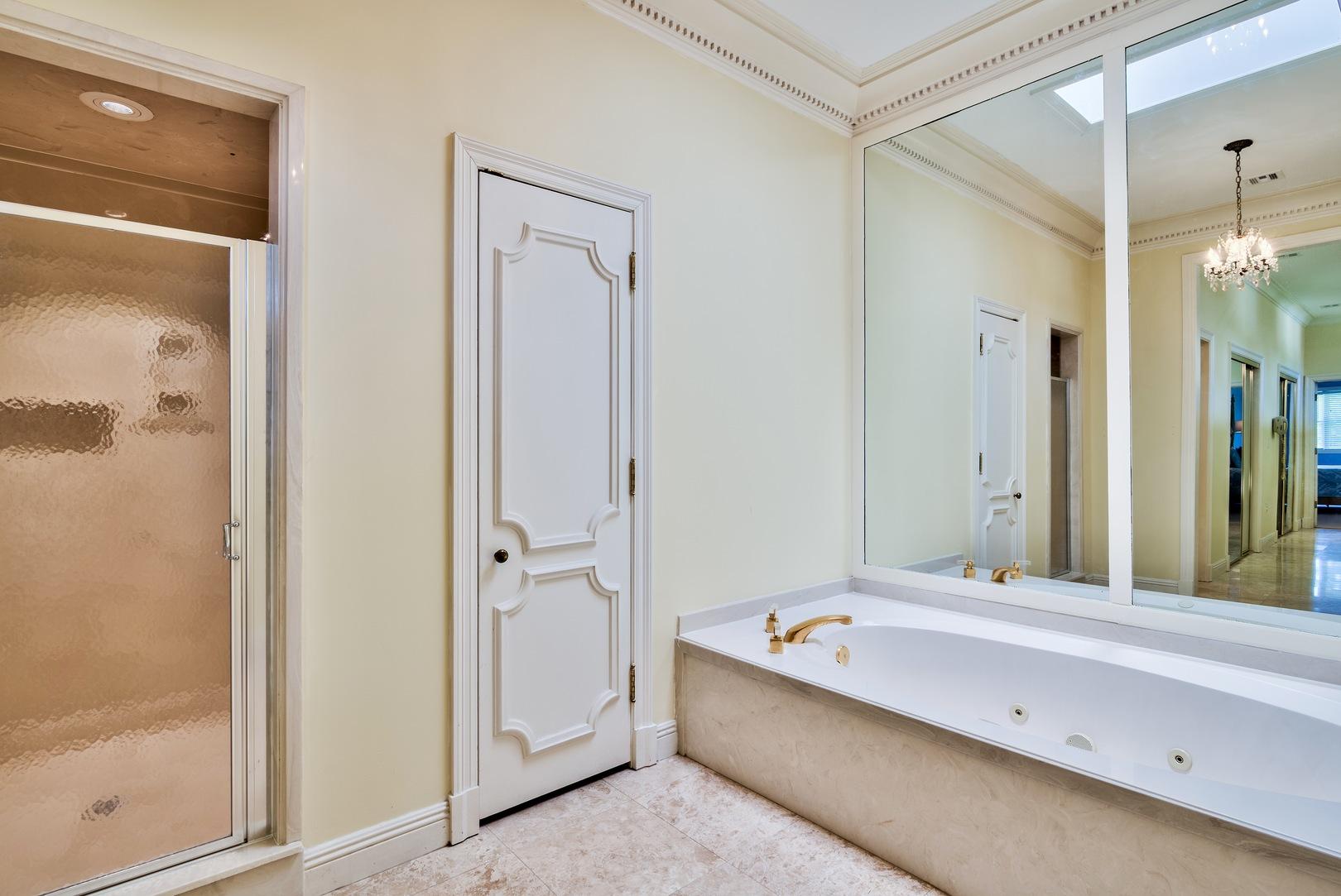 8 Weekewachee Circle Destin, FL 32541 - Photo 18 of 26 a bathroom with a bathtub and a double vanity sink
