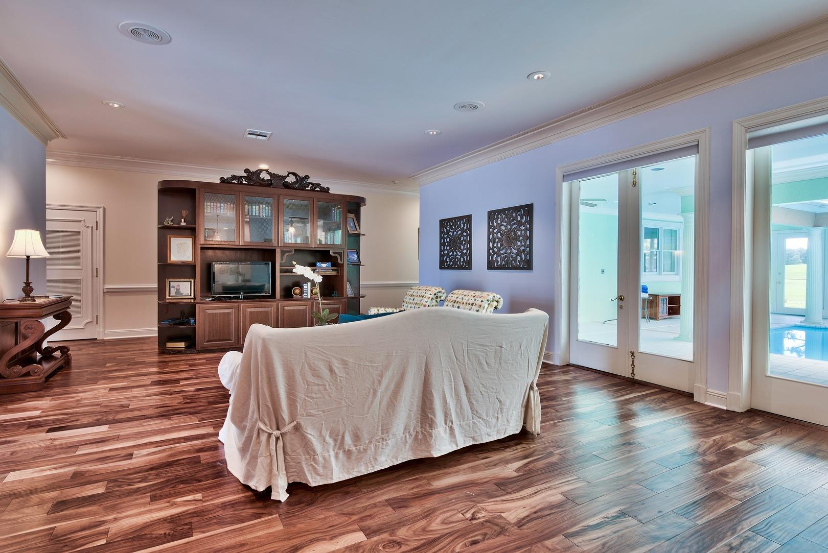 8 Weekewachee Circle Destin, FL 32541 - Photo 7 of 26 a spacious bedroom with a bed and wooden floor