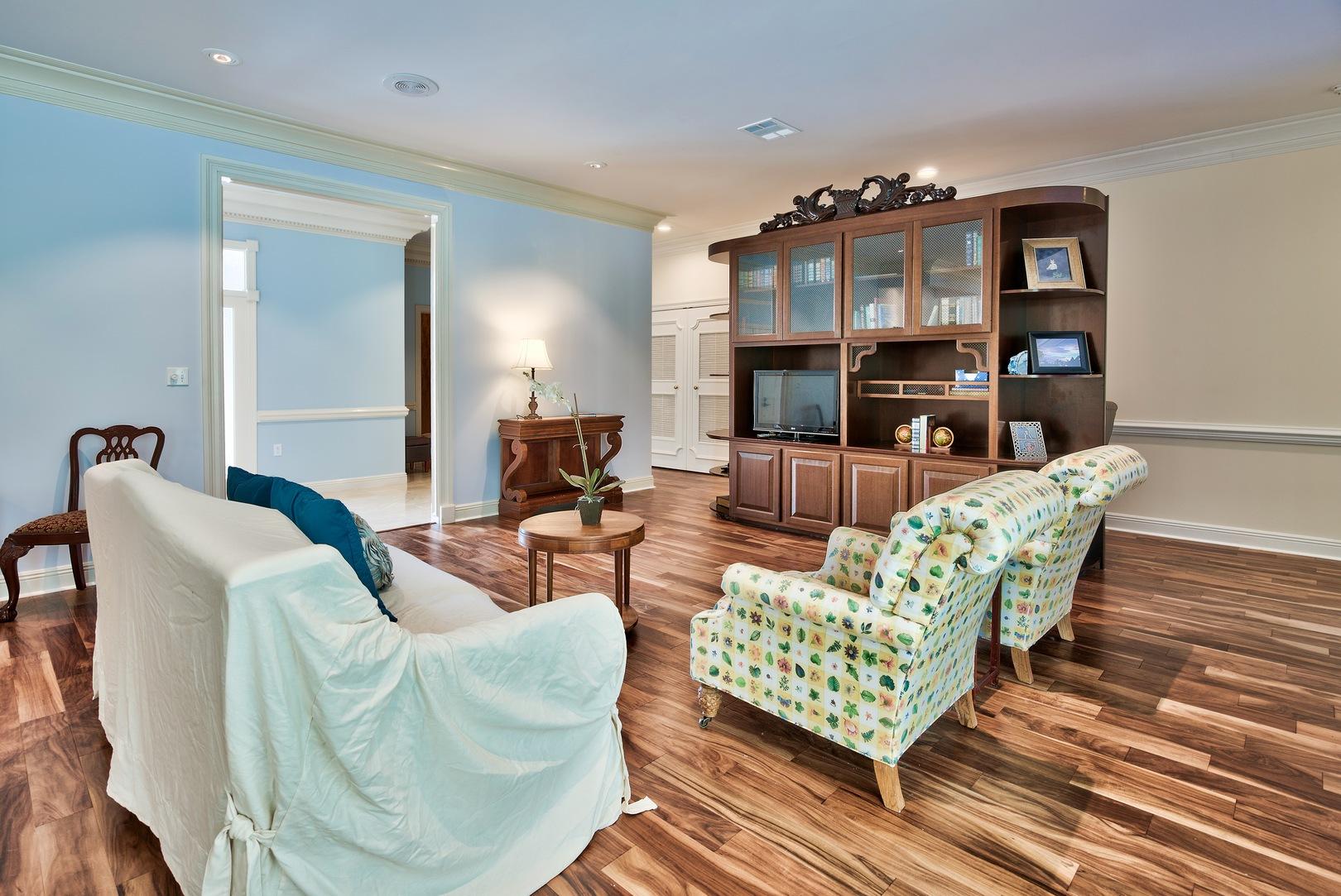 8 Weekewachee Circle Destin, FL 32541 - Photo 9 of 26 a living room with furniture and wooden floor