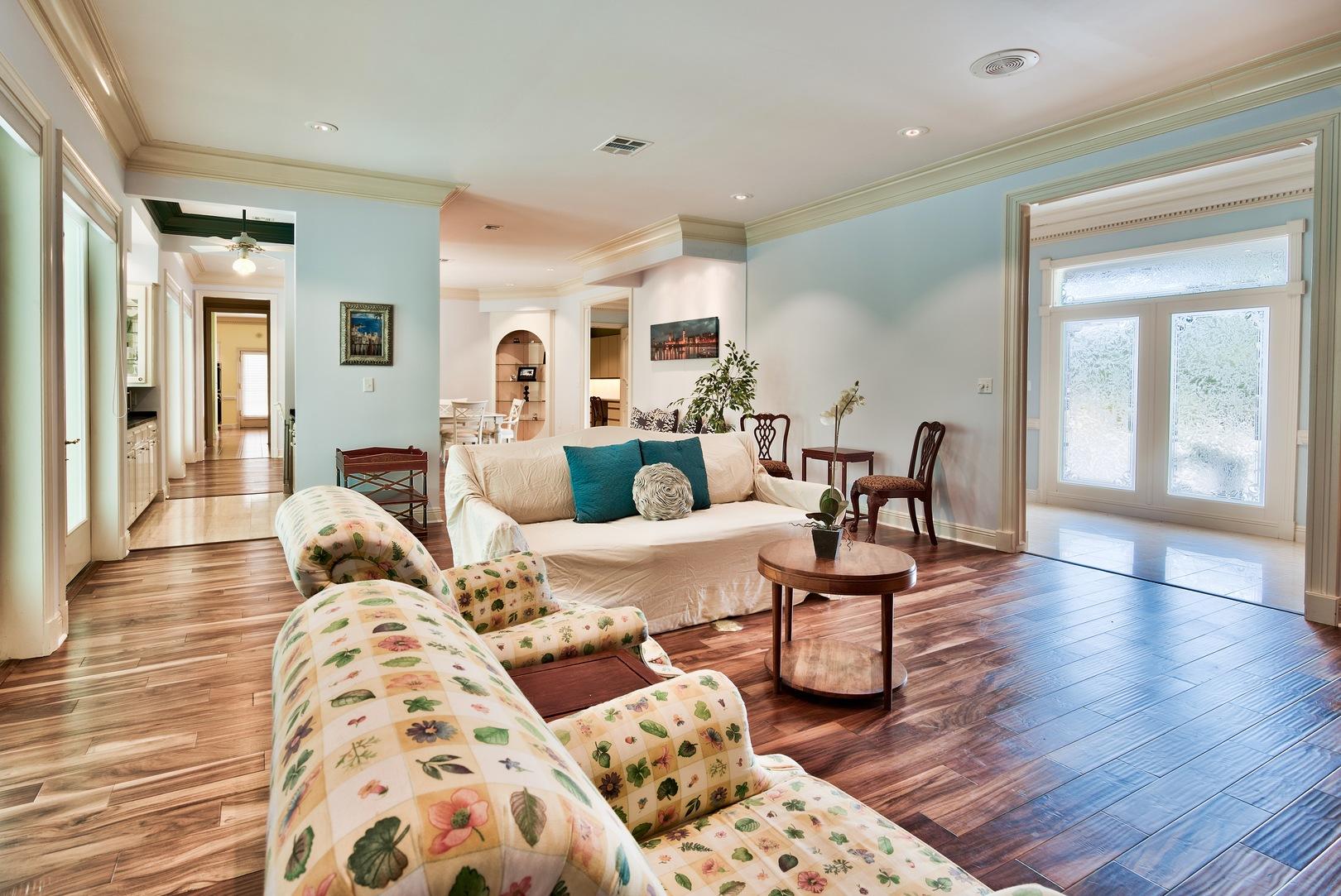 8 Weekewachee Circle Destin, FL 32541 - Photo 26 of 26 a living room with furniture and wooden floor