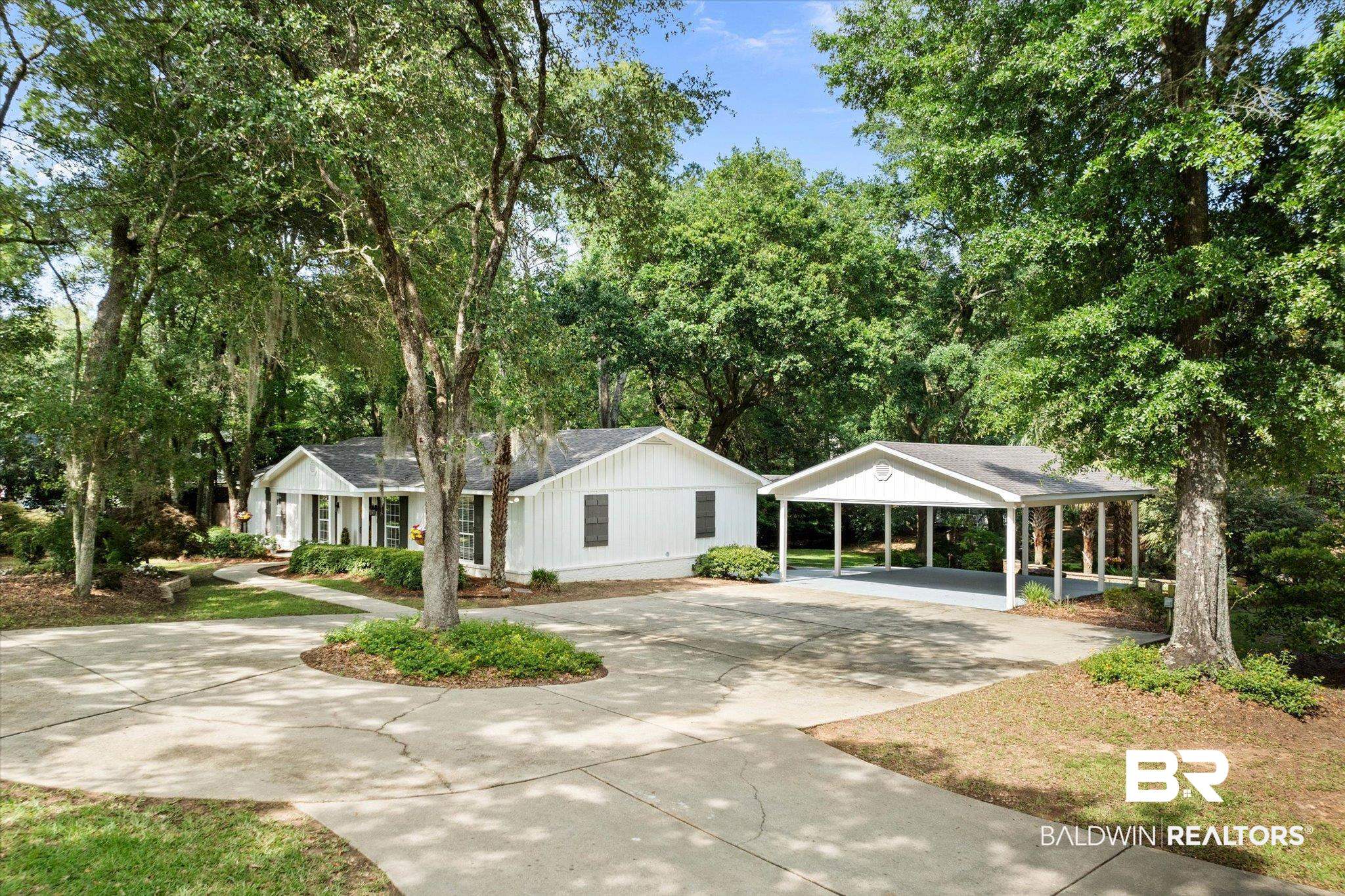 3715 Latigo Road Mobile, AL 36695 - Photo 32 of 39 View of front of property with curved driveway