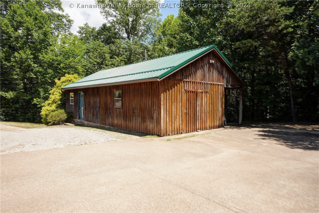 1332 Hidden Farms Road Poca, WV 25159 - Photo 29 of 40 Gallery Image 29