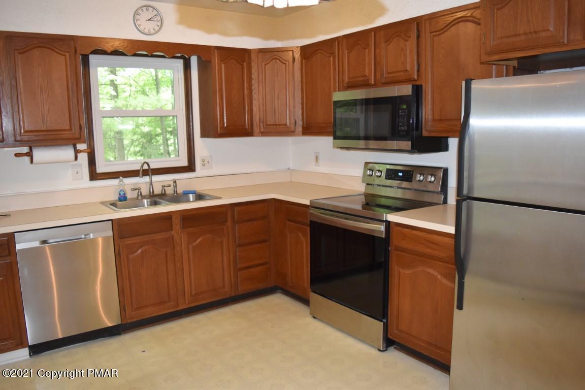 606 Rimrock Road Bartonsville, PA 18321 - Photo 12 of 68 Kitchen (2)