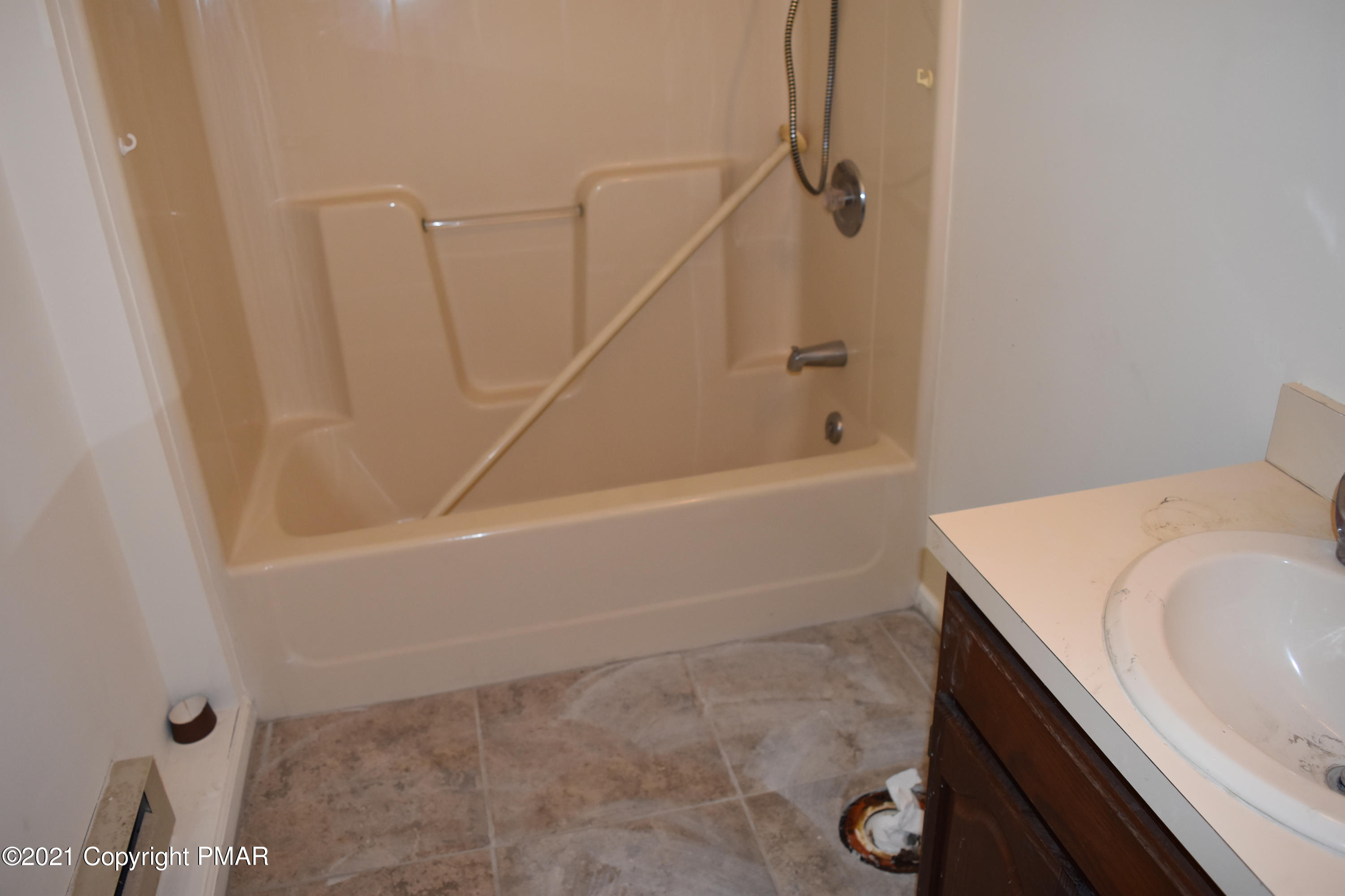 606 Rimrock Road Bartonsville, PA 18321 - Photo 36 of 68 LL Bathroom (2)