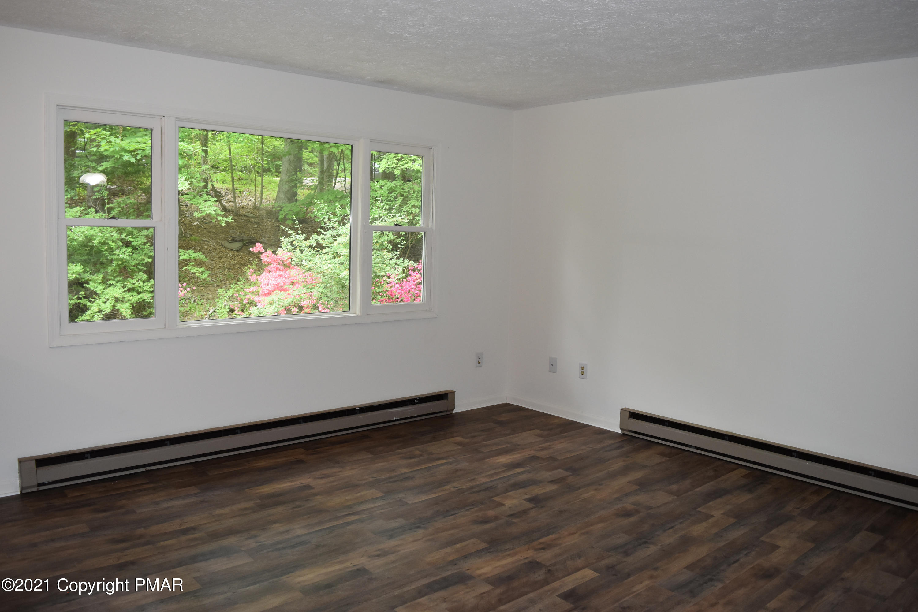 606 Rimrock Road Bartonsville, PA 18321 - Photo 7 of 68 Living Room (2)