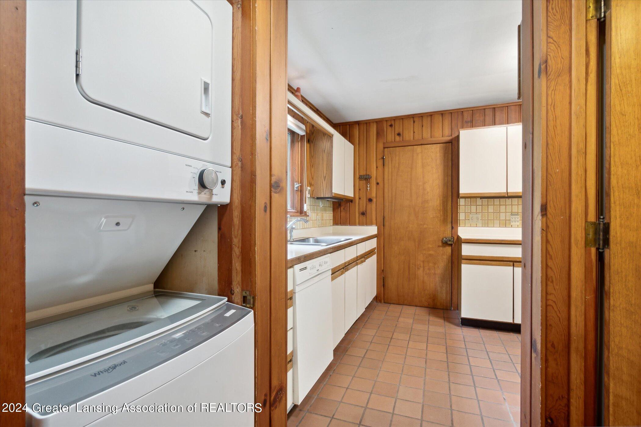 2466 Arrowhead Road Okemos, MI 48864 - Photo 13 of 42 1st Floor Laundry