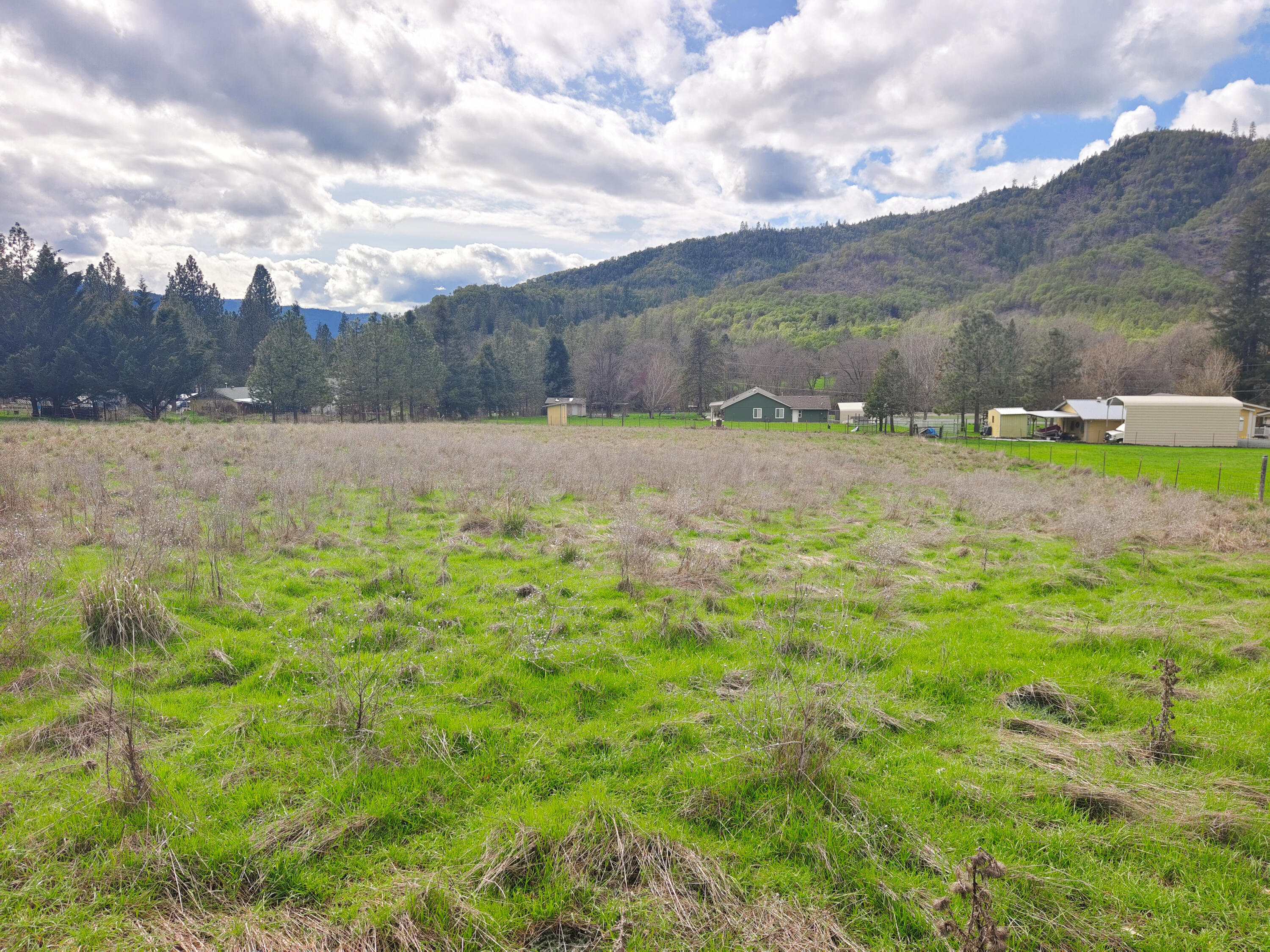 2872 Wards Creek Road Rogue River, OR 97537 - Photo 5 of 37 Fenced on 3 sides