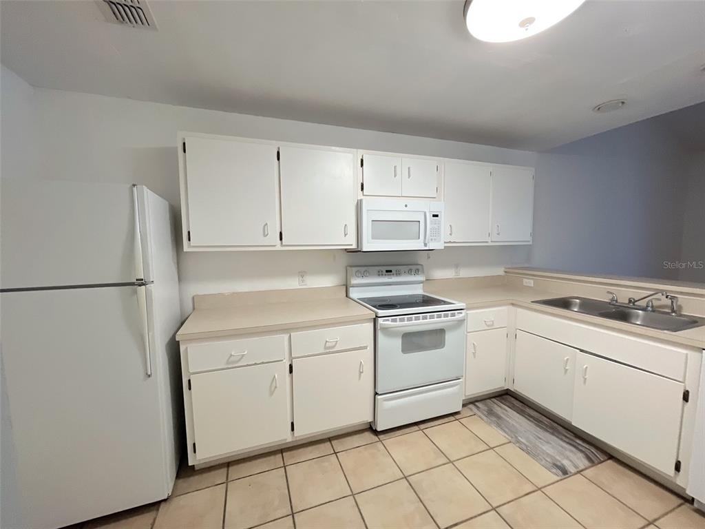 4700 Southwest Archer Road, Unit D30 Gainesville, FL 32608 - Photo 5 of 21