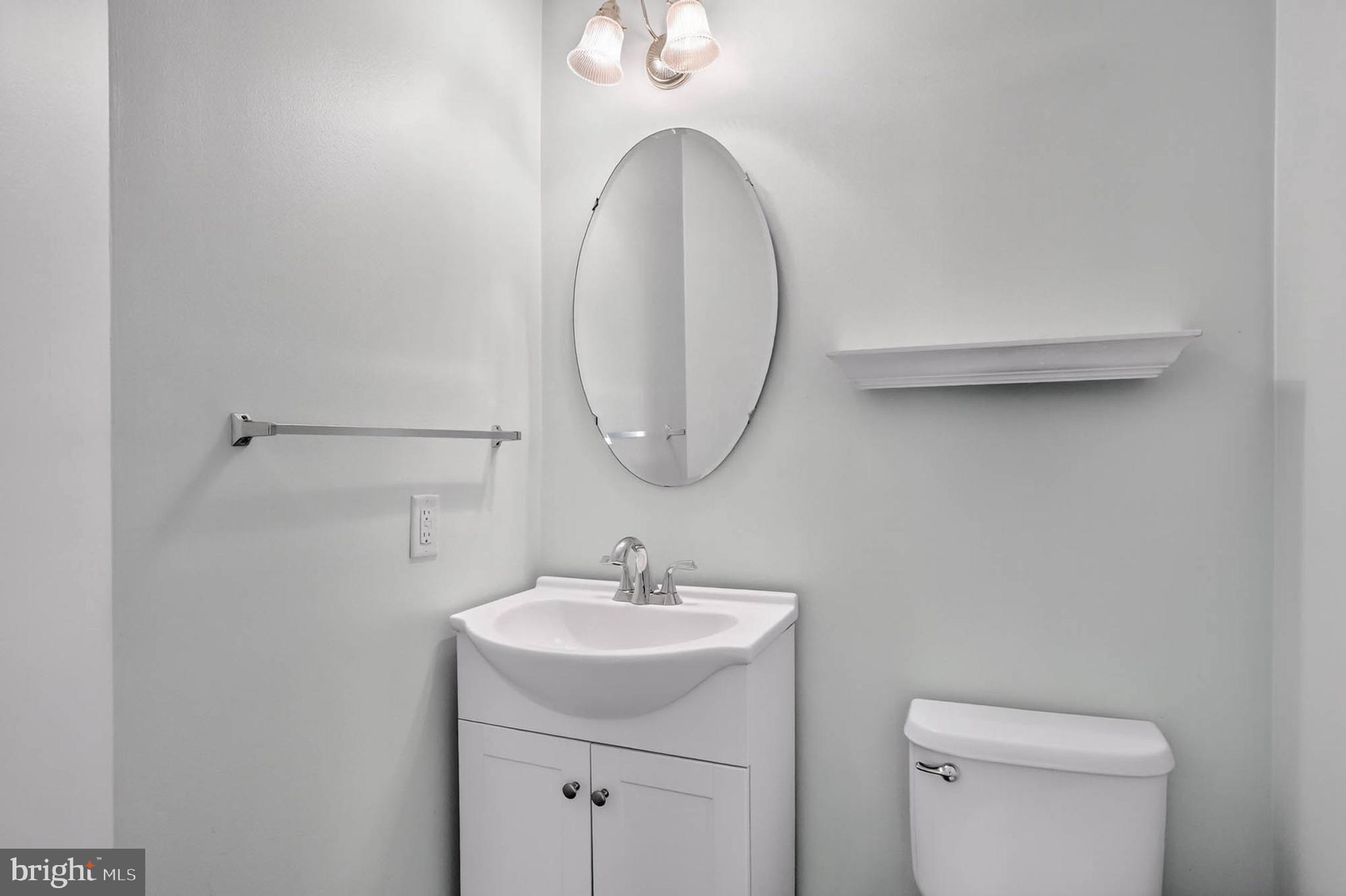2512 Summers Ridge Drive Odenton, MD 21113 - Photo 18 of 37 a bathroom with a toilet a sink and mirror