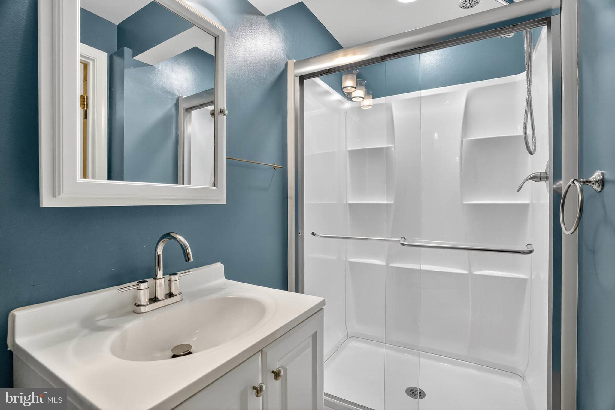 2512 Summers Ridge Drive Odenton, MD 21113 - Photo 31 of 37 a bathroom with a sink and mirror