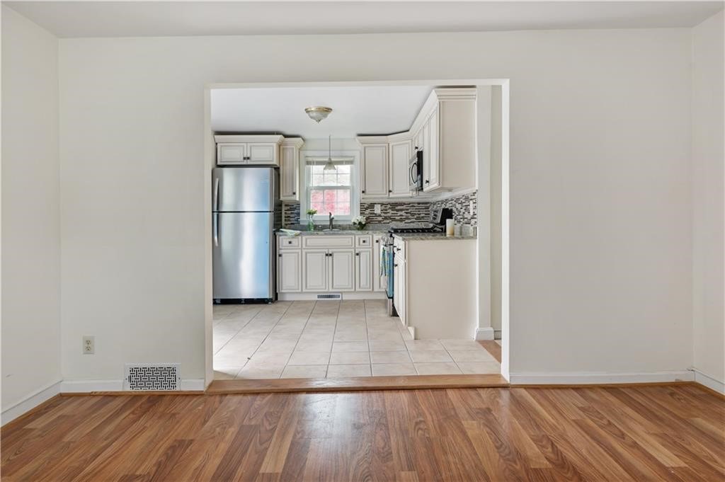 40 Haverford Road Warwick, RI 02886 - Photo 6 of 16 Gallery Image 6