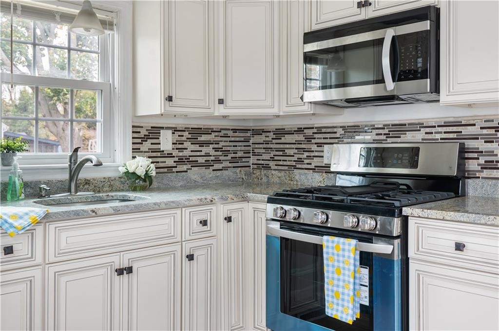40 Haverford Road Warwick, RI 02886 - Photo 9 of 16 Gallery Image 9
