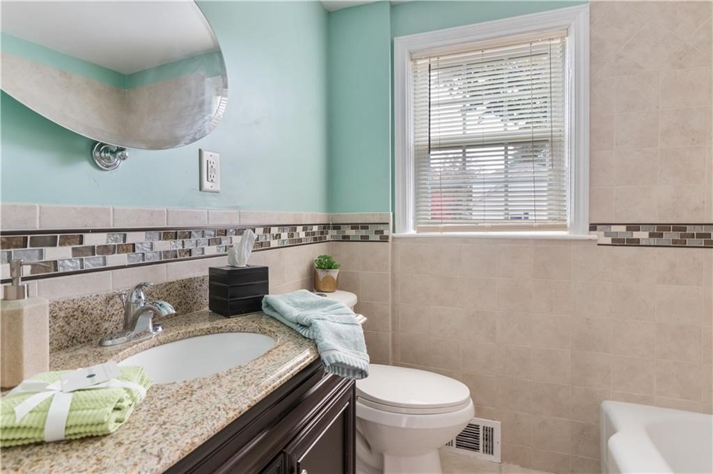 40 Haverford Road Warwick, RI 02886 - Photo 10 of 16 Mirror has changed to one with storage since photo*