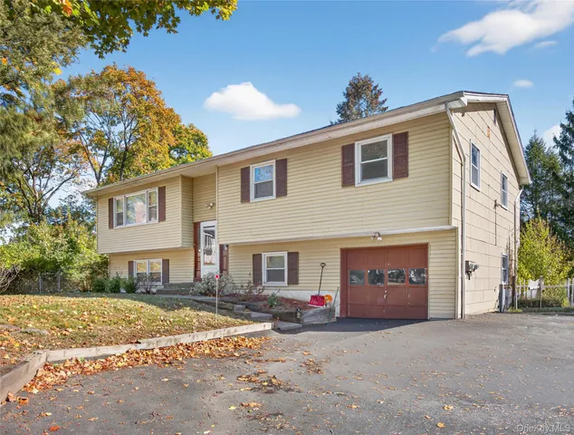 $2,450 | 37 Carnation Drive, Nanuet, NY 10954