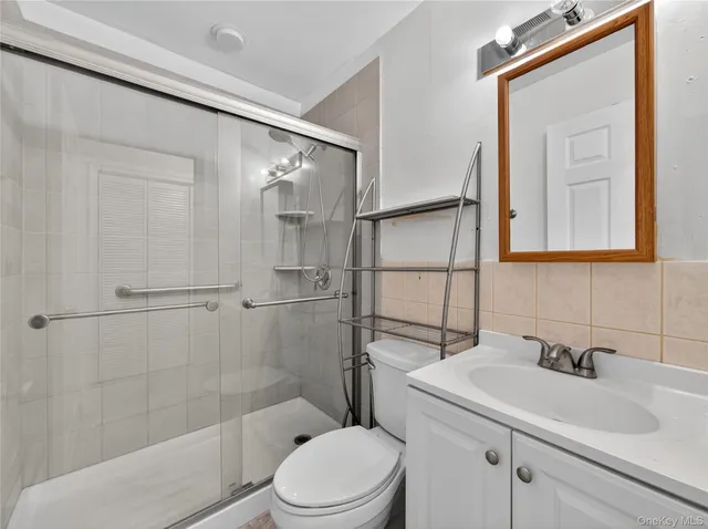 $2,450 | 37 Carnation Drive, Nanuet, NY 10954