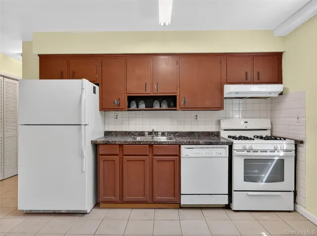 $2,450 | 37 Carnation Drive, Nanuet, NY 10954