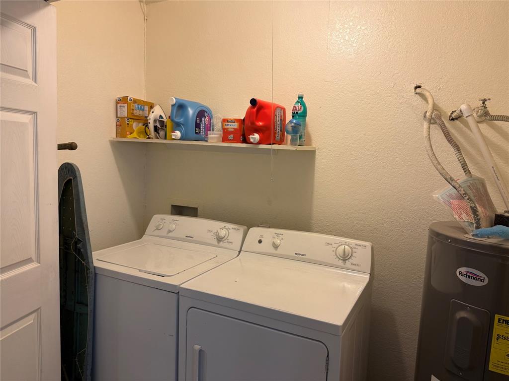 58 Roberts Road Mineral Wells, TX 76067 - Photo 15 of 28 a utility room with dryer and washer