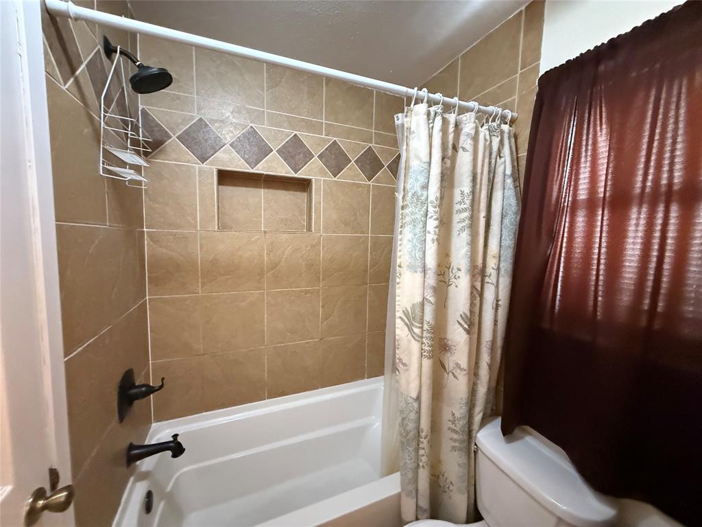 58 Roberts Road Mineral Wells, TX 76067 - Photo 22 of 28 a bathroom with a shower and a tub