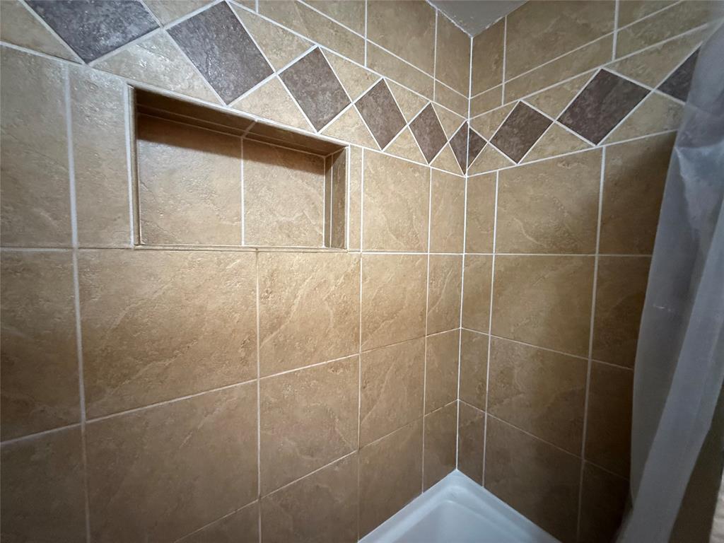 58 Roberts Road Mineral Wells, TX 76067 - Photo 23 of 28 a bathroom with a shower