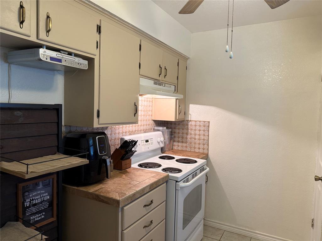 58 Roberts Road Mineral Wells, TX 76067 - Photo 10 of 28 a kitchen with a stove and a sink