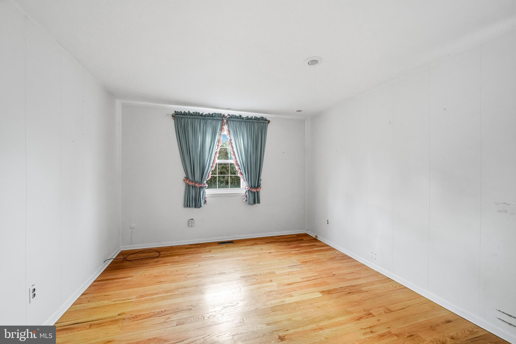 2 Winding Way Berlin, NJ 08009 - Photo 21 of 31 an empty room with windows