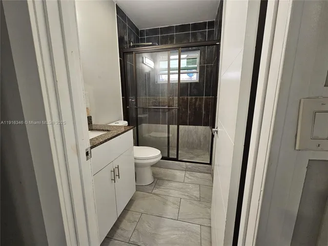 $1,850 | 950 Northwest 5th Street, Unit 2, Miami, FL 33128