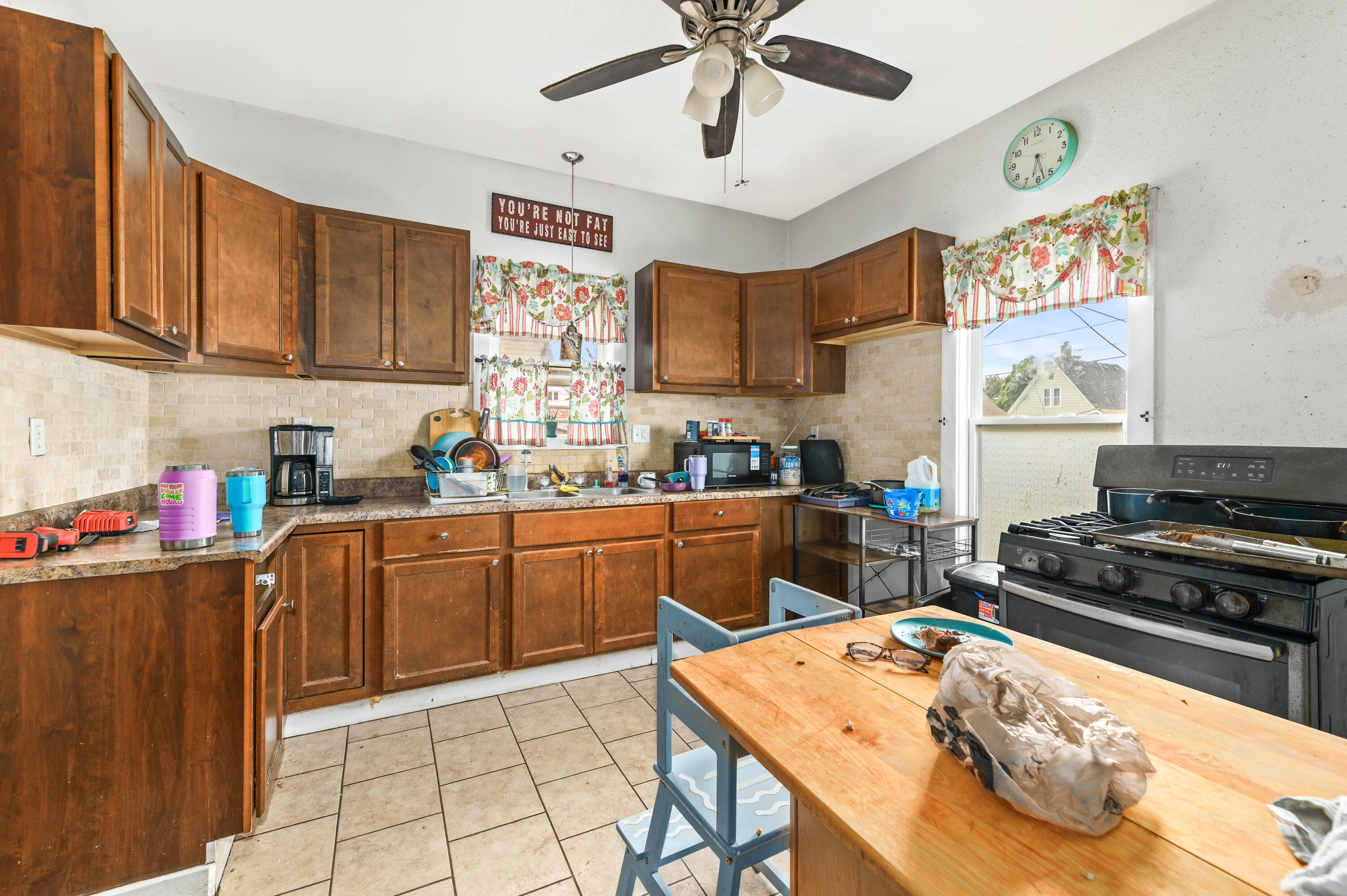 2437 South 29th Street Milwaukee, WI 53215 - Photo 9 of 28 Kitchen