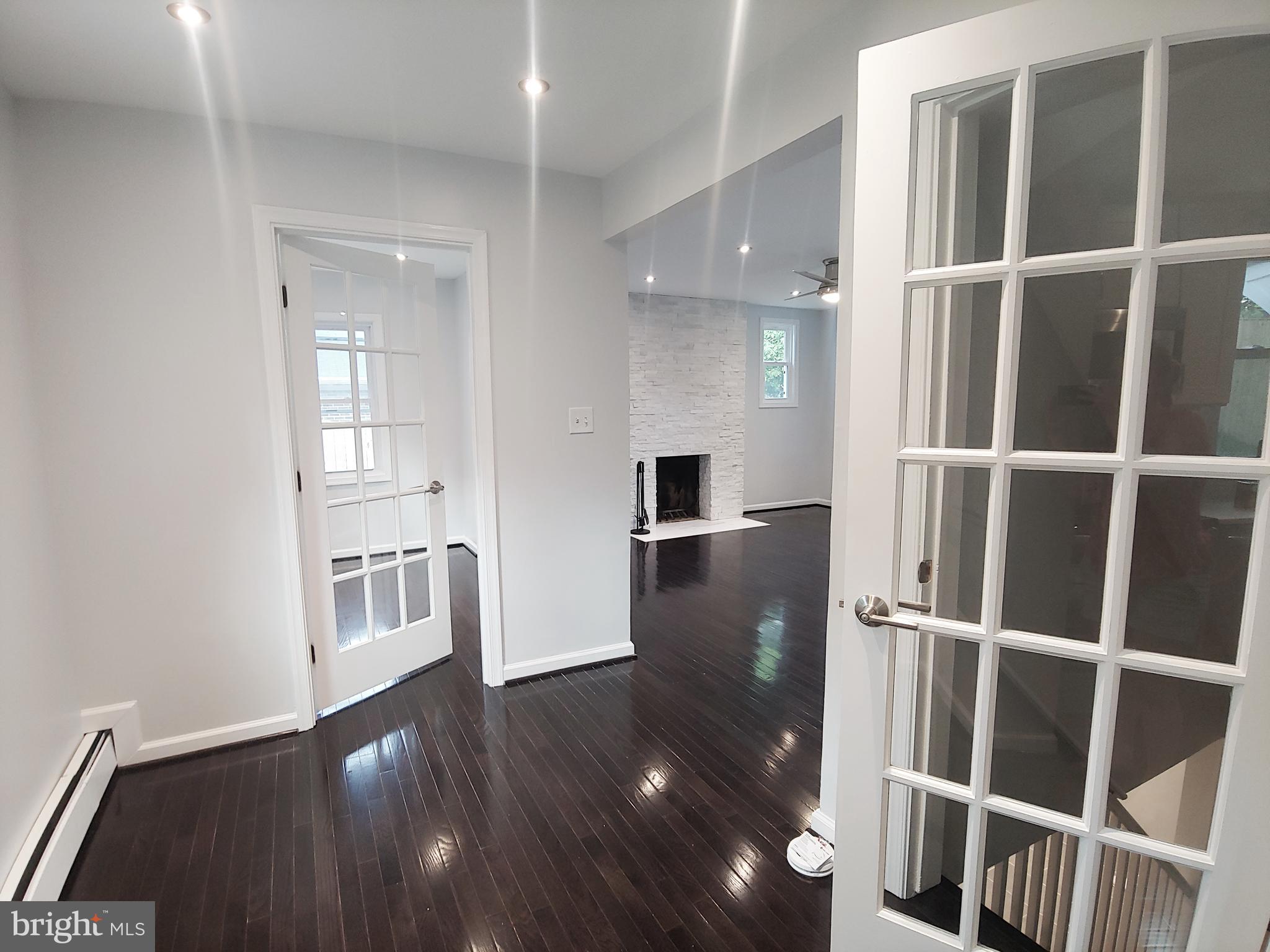 2630 East Maple Street Alexandria, VA 22306 - Photo 11 of 28 Glass-Pane Doors