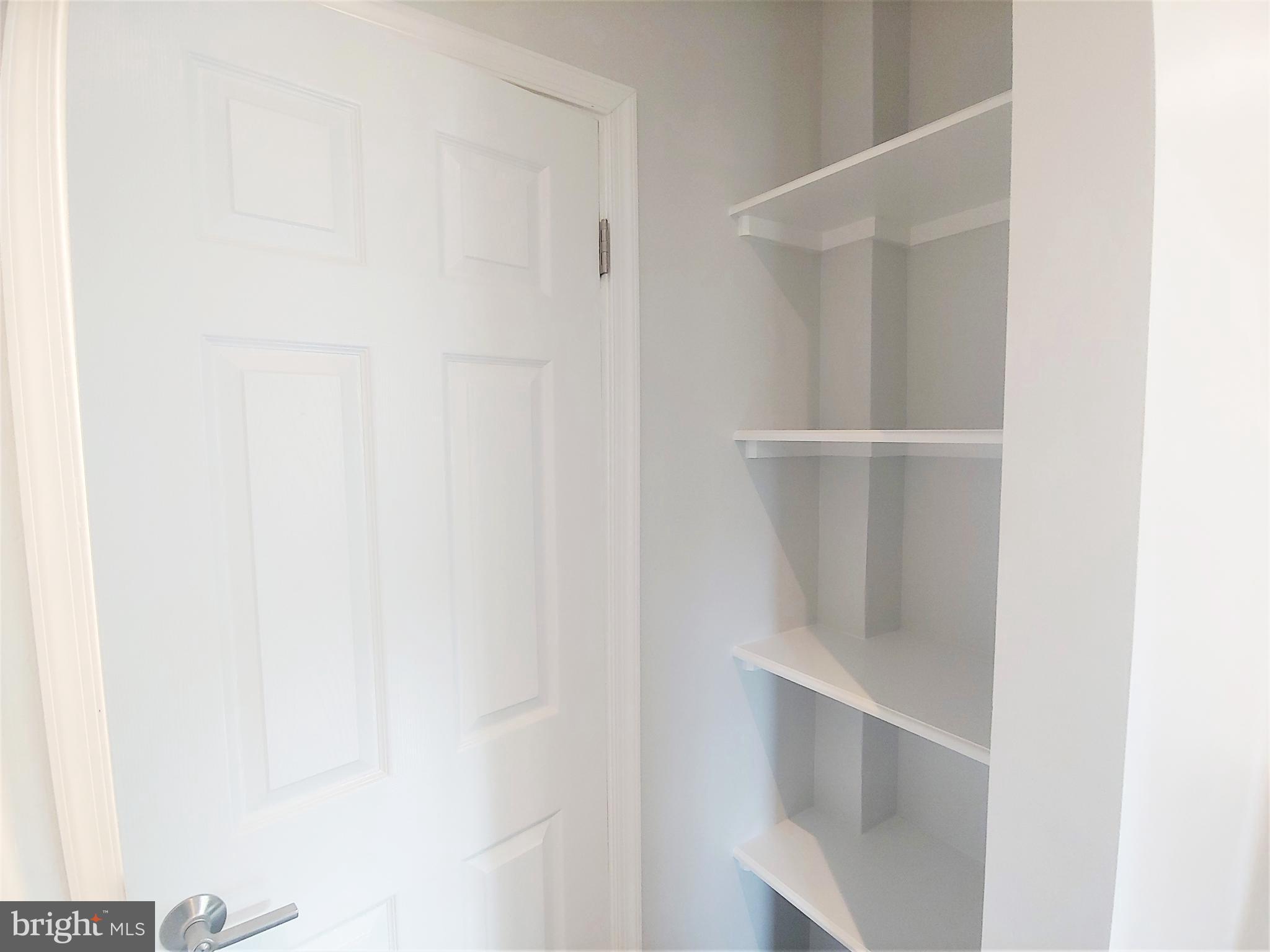 2630 East Maple Street Alexandria, VA 22306 - Photo 18 of 28 Built-ins