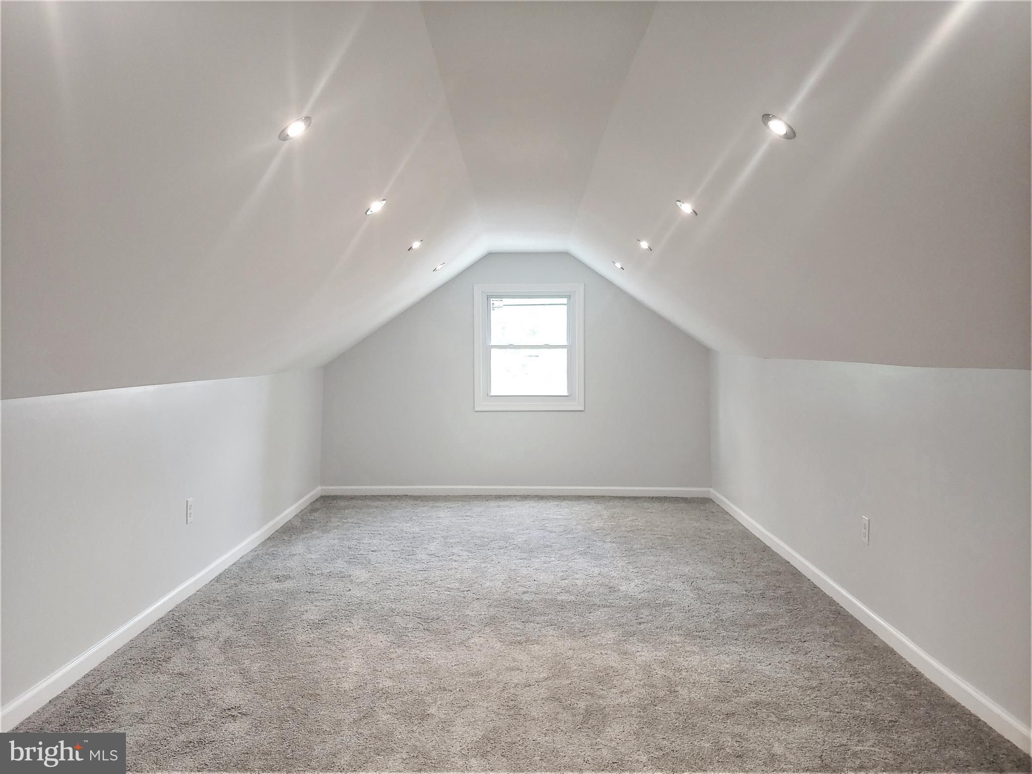 2630 East Maple Street Alexandria, VA 22306 - Photo 20 of 28 Bright Loft Area