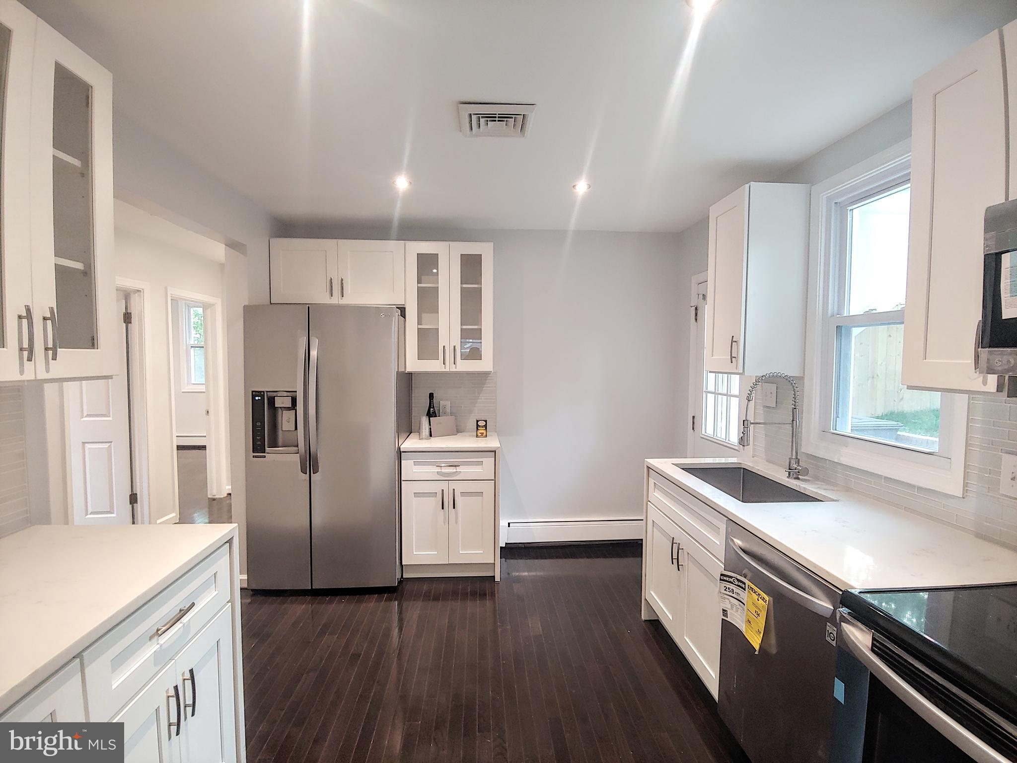 2630 East Maple Street Alexandria, VA 22306 - Photo 6 of 28 Kitchen