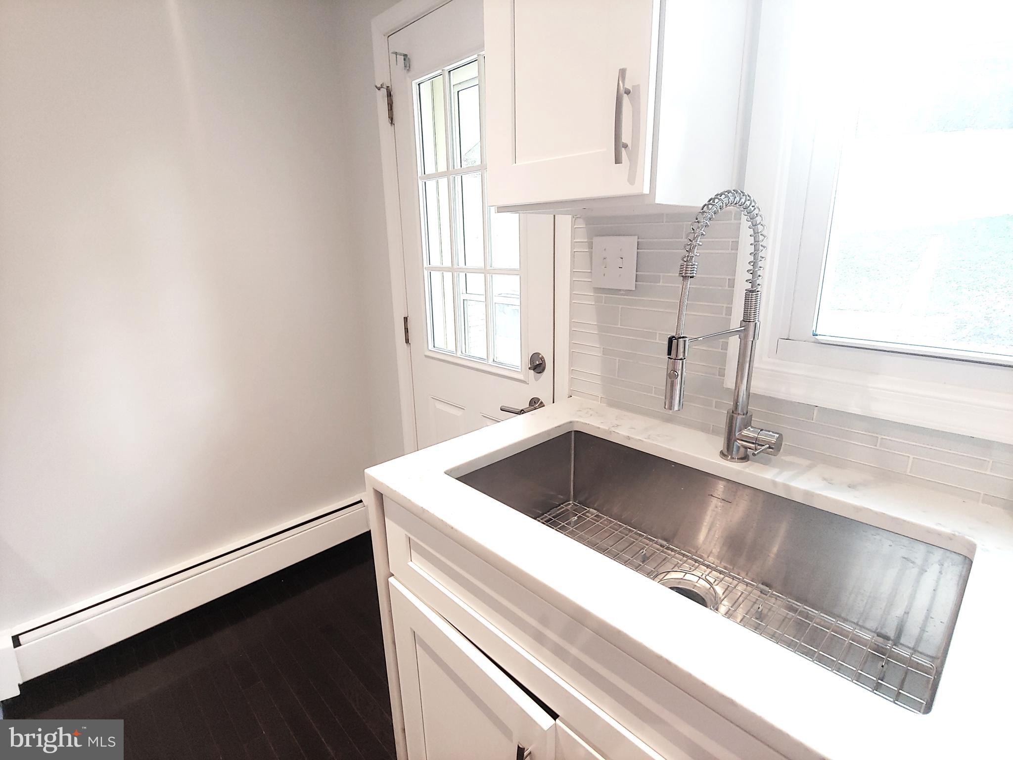 2630 East Maple Street Alexandria, VA 22306 - Photo 8 of 28 Large Sink