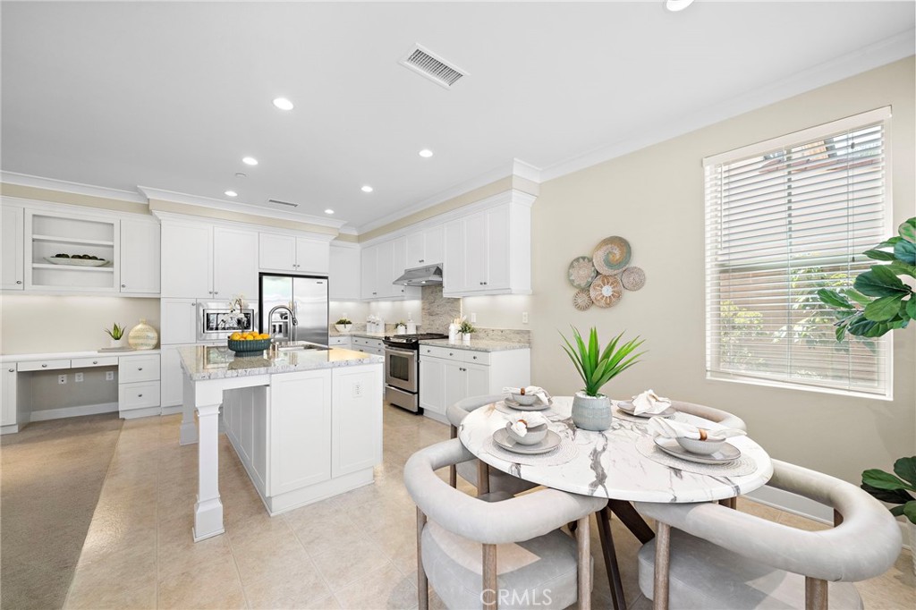 41 Coleridge Irvine, CA 92620 - Photo 22 of 36 Kitchen Nook, perfect for coffee and breakfast.
