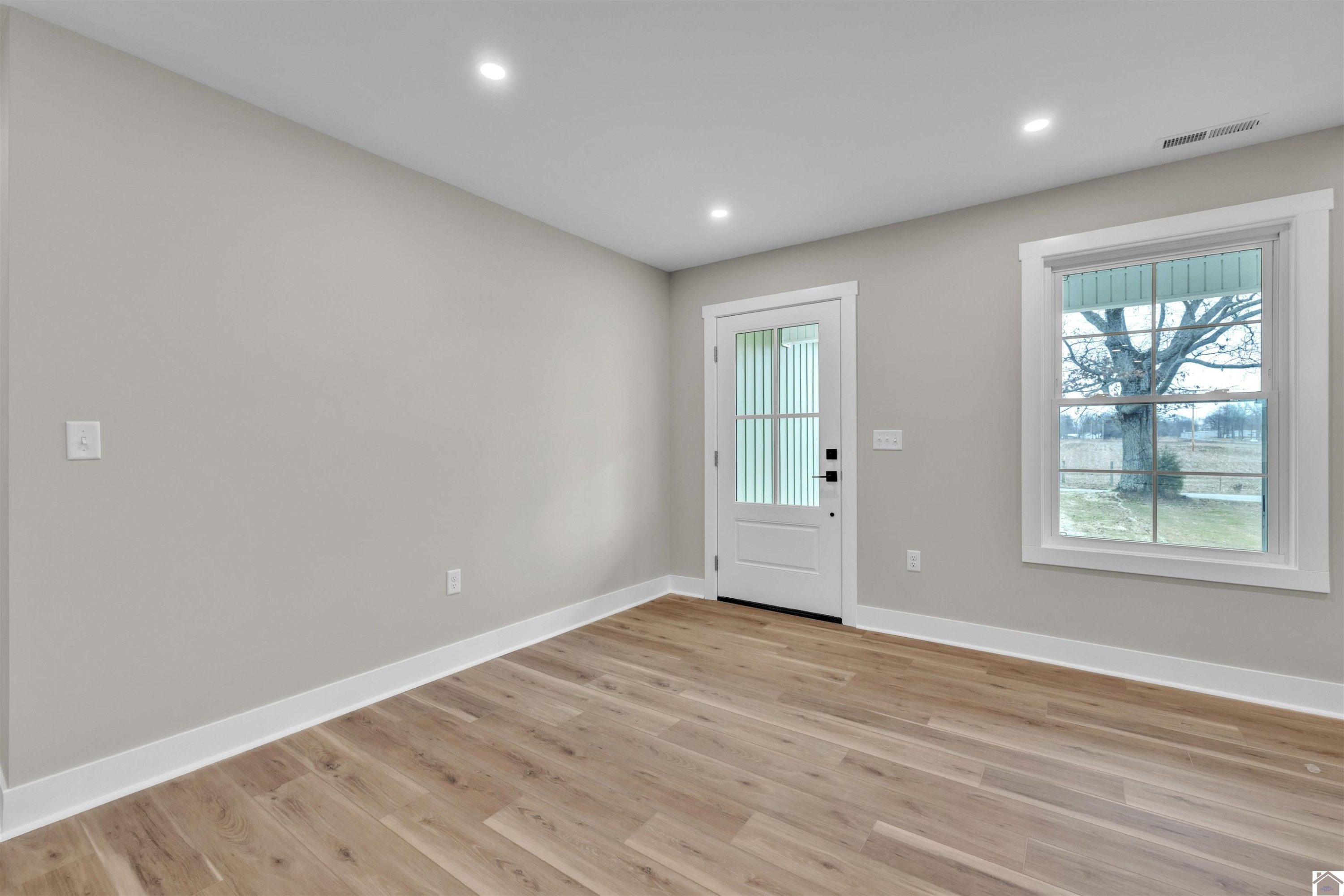 41 Applewood Road Murray, KY 42071 - Photo 4 of 36 Entryway